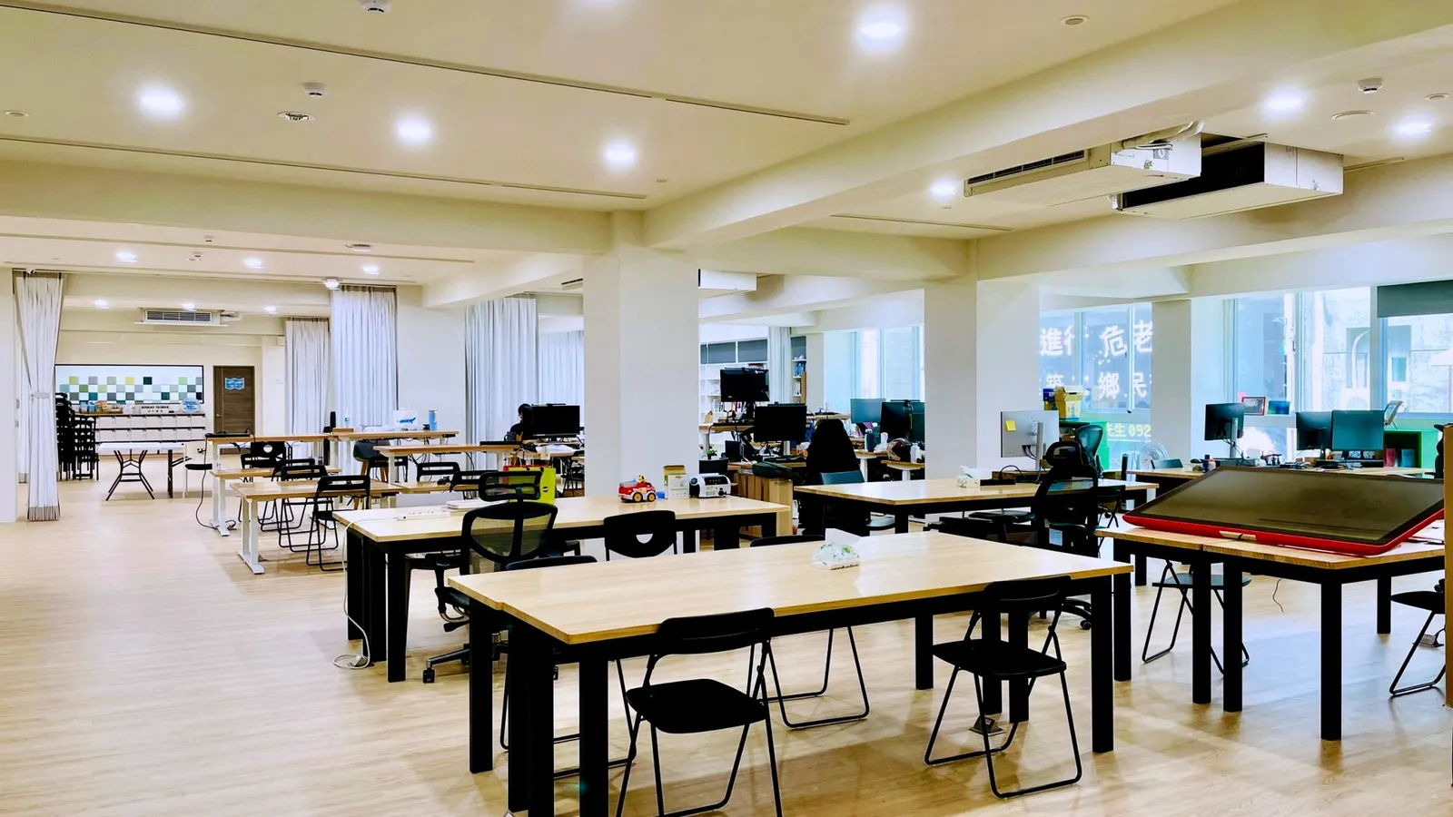 友愛市場二樓的開放辦公區